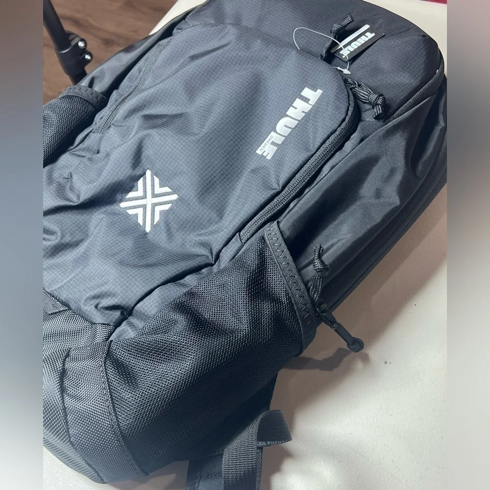 NWT THULE Achiever 15” Laptop 24L Backpack Bag Men Unisex